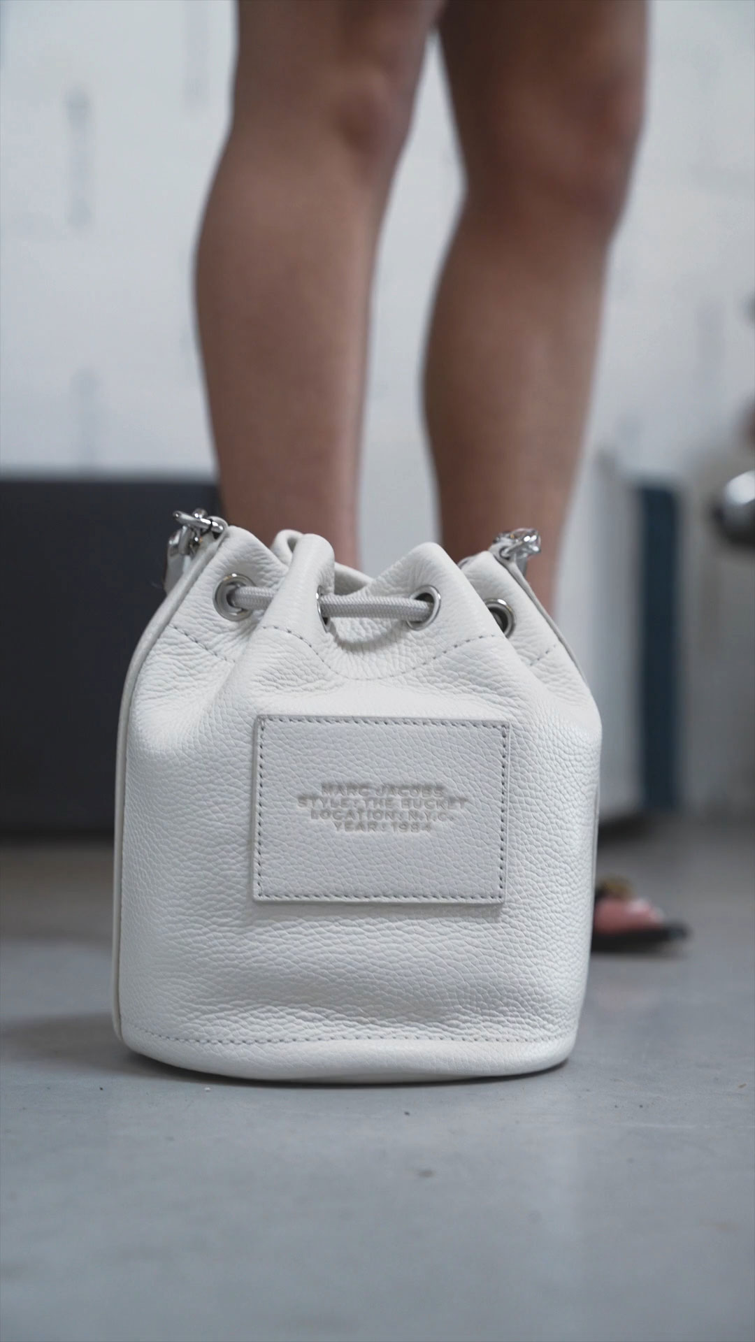 Spotinpillole-BoutiqueFrancaLeonionVimeo-0’24”