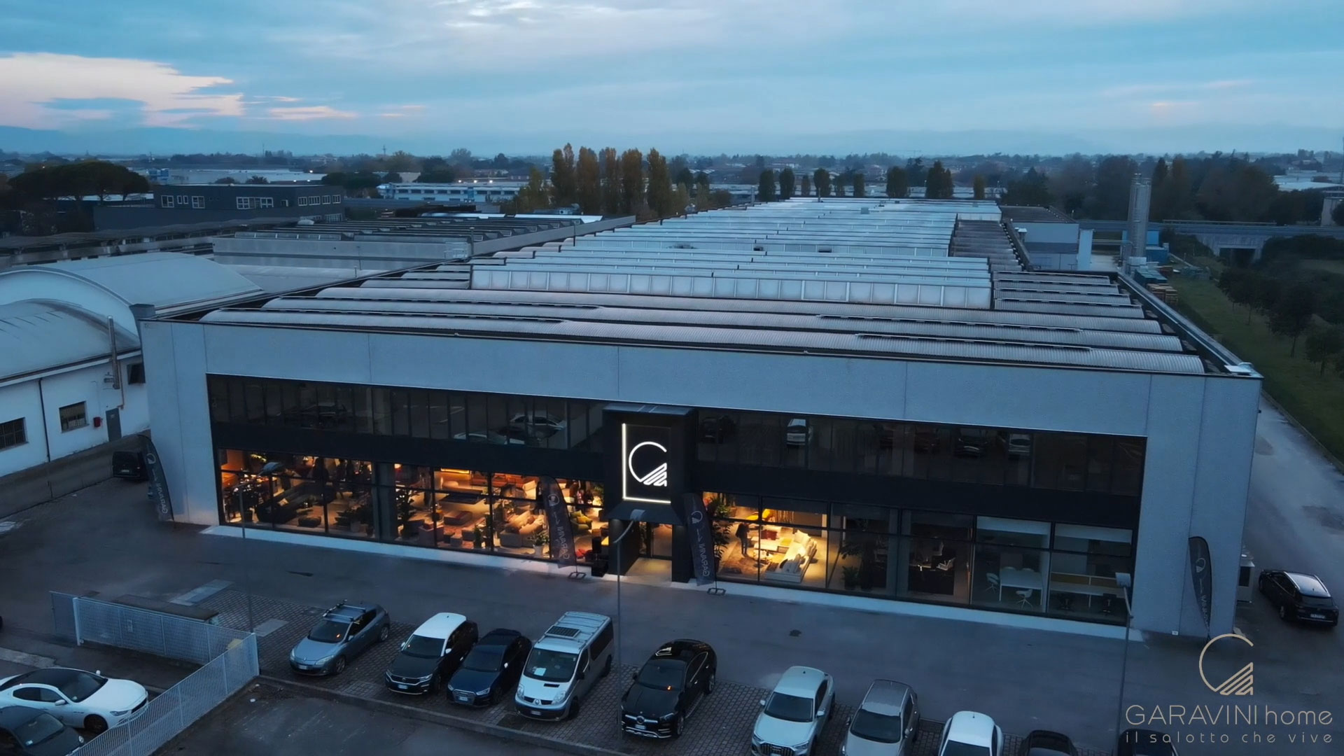 VideoScreenshot--CasaGaravini-InaugurazioneShowroomonVimeo-0’01”